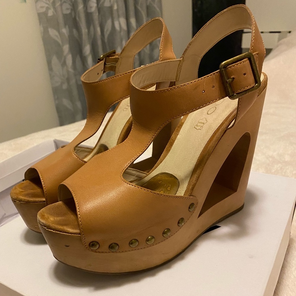 ALDO Women's Tan Baraby Cut Out T Bar Wedge Sandals